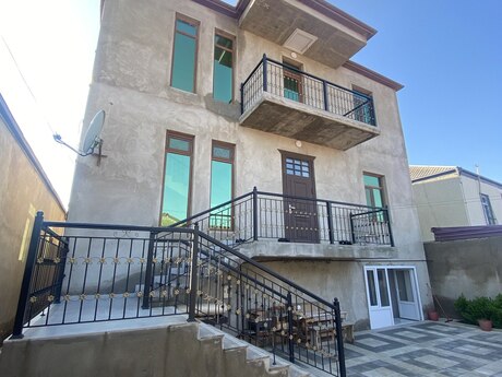 6 otaqlı həyət evi/bağ evi - Biləcəri q. - 300 m²