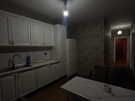 2 otaqlı köhnə tikili - 8 Noyabr m. - 66 m²