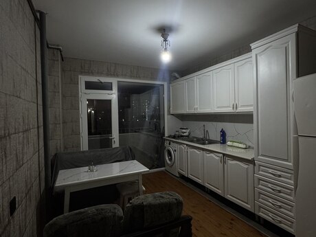 2 otaqlı köhnə tikili - 8 Noyabr m. - 66 m²