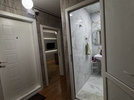 2 otaqlı köhnə tikili - 8 Noyabr m. - 66 m²