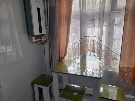 3 otaqlı həyət evi/bağ evi - İnşaatçılar m. - 70 m²