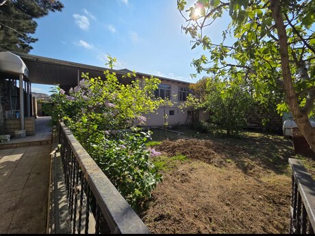 5 otaqlı həyət evi/bağ evi - Müşfiqabad q. - 160 m²