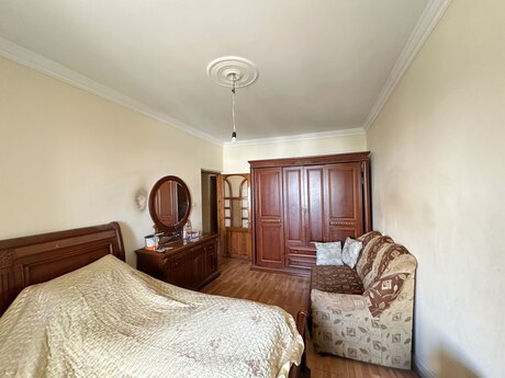 3 otaqlı köhnə tikili - Yeni Günəşli q. - 80 m²