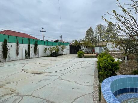 4 otaqlı həyət evi/bağ evi - Novxanı q. - 240 m²