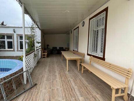 4 otaqlı həyət evi/bağ evi - Novxanı q. - 240 m²