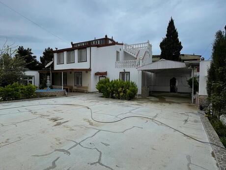 4 otaqlı həyət evi/bağ evi - Novxanı q. - 240 m²