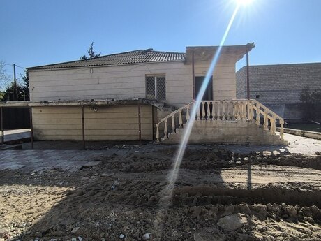 5 otaqlı həyət evi/bağ evi - Novxanı q. - 150 m²