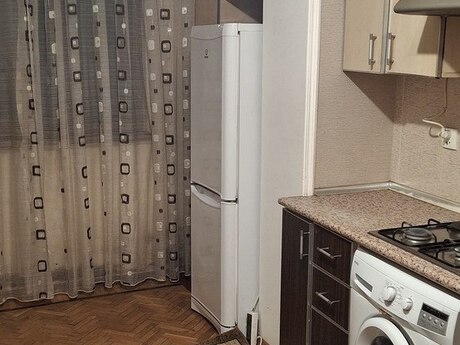 2 otaqlı köhnə tikili - Azadlıq Prospekti m. - 65 m²