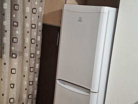2 otaqlı köhnə tikili - Azadlıq Prospekti m. - 65 m²