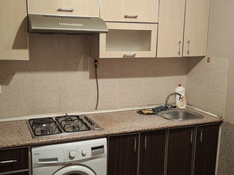 2 otaqlı köhnə tikili - Azadlıq Prospekti m. - 65 m²