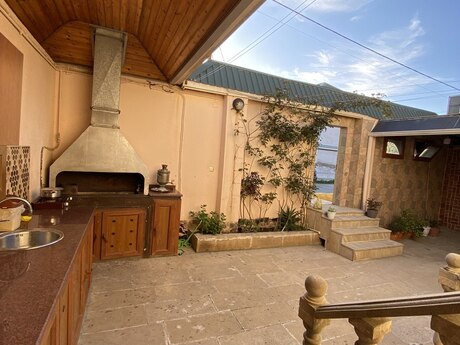 6 otaqlı həyət evi/bağ evi - Hövsan q. - 200 m²