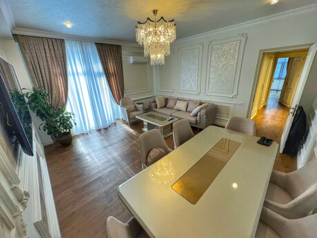4 otaqlı yeni tikili - Şah İsmayıl Xətai m. - 150 m²