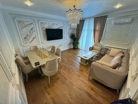 4 otaqlı yeni tikili - Şah İsmayıl Xətai m. - 150 m²