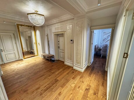 4 otaqlı yeni tikili - Şah İsmayıl Xətai m. - 150 m²