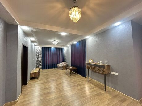 7 otaqlı həyət evi/bağ evi - Novxanı q. - 300 m²