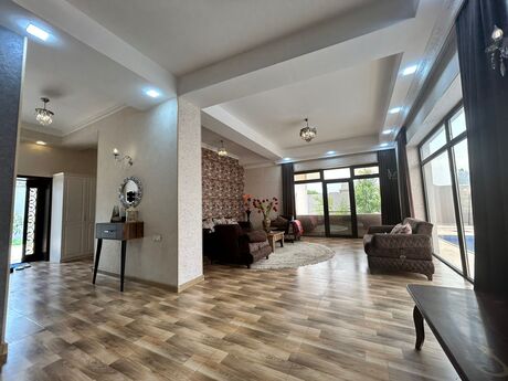 7 otaqlı həyət evi/bağ evi - Novxanı q. - 300 m²