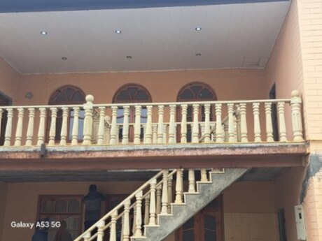 8 otaqlı həyət evi/bağ evi - Binə q. - 295 m²
