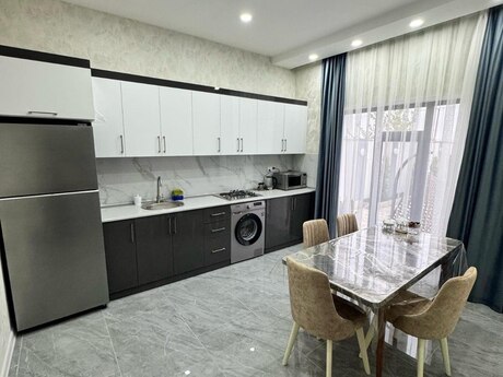 5 otaqlı həyət evi/bağ evi - Şüvəlan q. - 200 m²