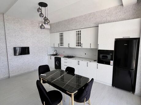 6 otaqlı həyət evi/bağ evi - Buzovna q. - 250 m²