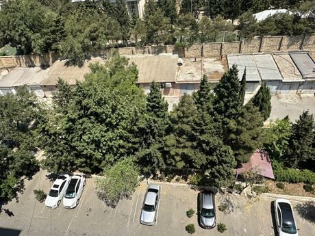 3 otaqlı köhnə tikili - Yeni Günəşli q. - 80 m²