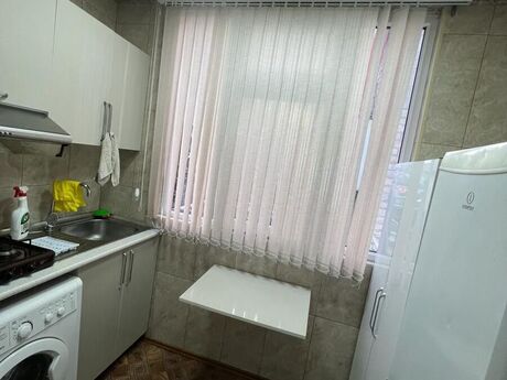 2 otaqlı köhnə tikili - İnşaatçılar m. - 55 m²