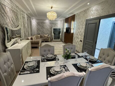 5 otaqlı həyət evi/bağ evi - Novxanı q. - 240 m²