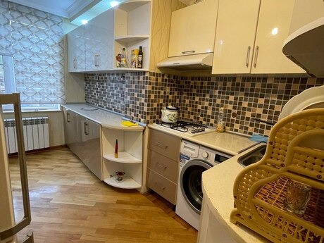 2 otaqlı köhnə tikili - 28 May m. - 55 m²