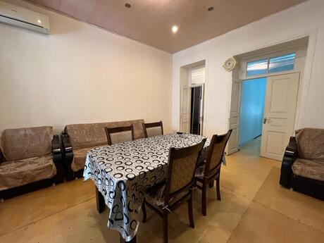 3 otaqlı köhnə tikili - 28 May m. - 70 m²