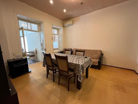 3 otaqlı köhnə tikili - 28 May m. - 70 m²