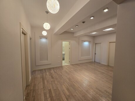 4 otaqlı yeni tikili - İnşaatçılar m. - 196 m²
