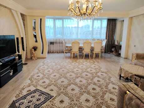 4 otaqlı köhnə tikili - Elmlər Akademiyası m. - 120 m²