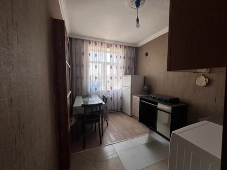 1 otaqlı köhnə tikili - 8-ci mikrorayon q. - 40 m²