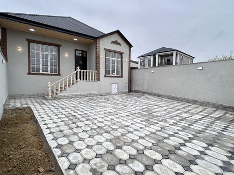 4 otaqlı həyət evi/bağ evi - Saray q. - 125 m²