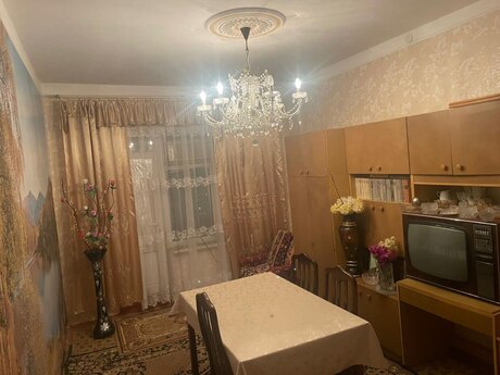 4 otaqlı köhnə tikili - 9-cu mikrorayon q. - 115 m²