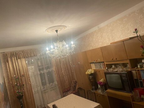 4 otaqlı köhnə tikili - 9-cu mikrorayon q. - 115 m²