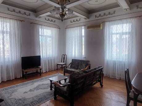 2 otaqlı köhnə tikili - Sahil m. - 70 m²