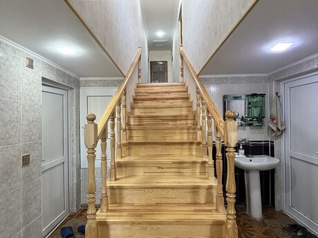 6 otaqlı həyət evi/bağ evi - Yeni Suraxanı q. - 130 m²