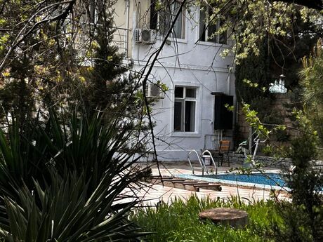 4 otaqlı həyət evi/bağ evi - Görədil q. - 200 m²