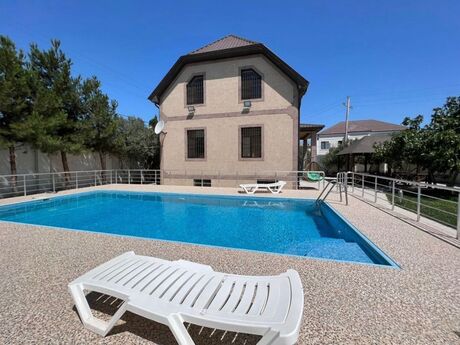 6 otaqlı həyət evi/bağ evi - Buzovna q. - 300 m²