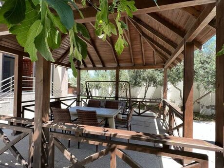 6 otaqlı həyət evi/bağ evi - Buzovna q. - 300 m²