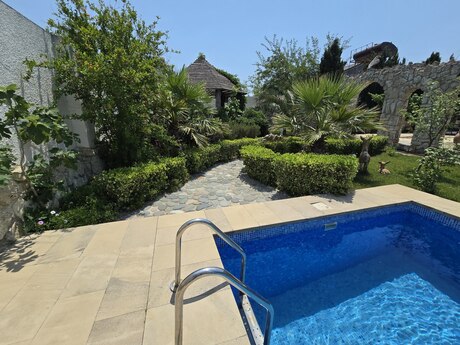 4 otaqlı həyət evi/bağ evi - Mərdəkan q. - 200 m²