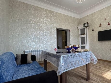 Elan №6093778 - Bakı, Səbail r., 3 otaqlı, 85 m², 2/3 mərtəbə