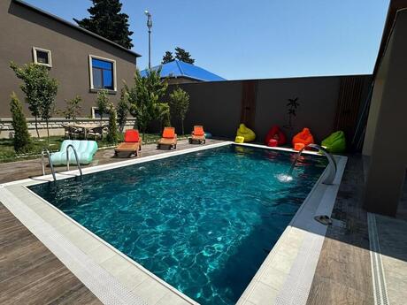 4 otaqlı həyət evi/bağ evi - Buzovna q. - 230 m²