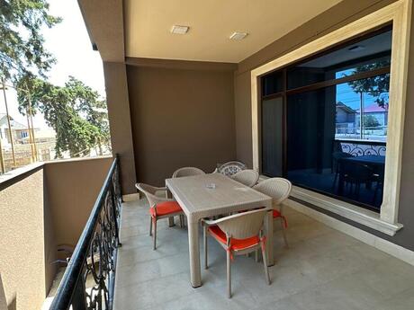 4 otaqlı həyət evi/bağ evi - Buzovna q. - 230 m²