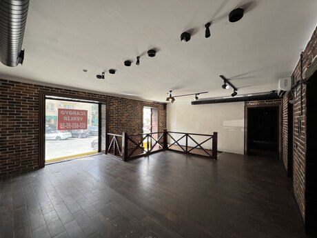 Obyekt - Şah İsmayıl Xətai m. - 300 m²