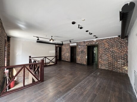 Obyekt - Şah İsmayıl Xətai m. - 300 m²