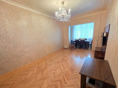 2 otaqlı köhnə tikili - Azadlıq Prospekti m. - 70 m²