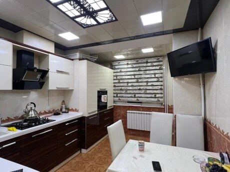 2 otaqlı köhnə tikili - Azadlıq Prospekti m. - 70 m²