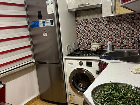 2 otaqlı köhnə tikili - Elmlər Akademiyası m. - 45 m²