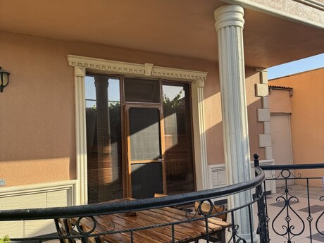 5 otaqlı həyət evi/bağ evi - Mərdəkan q. - 300 m²